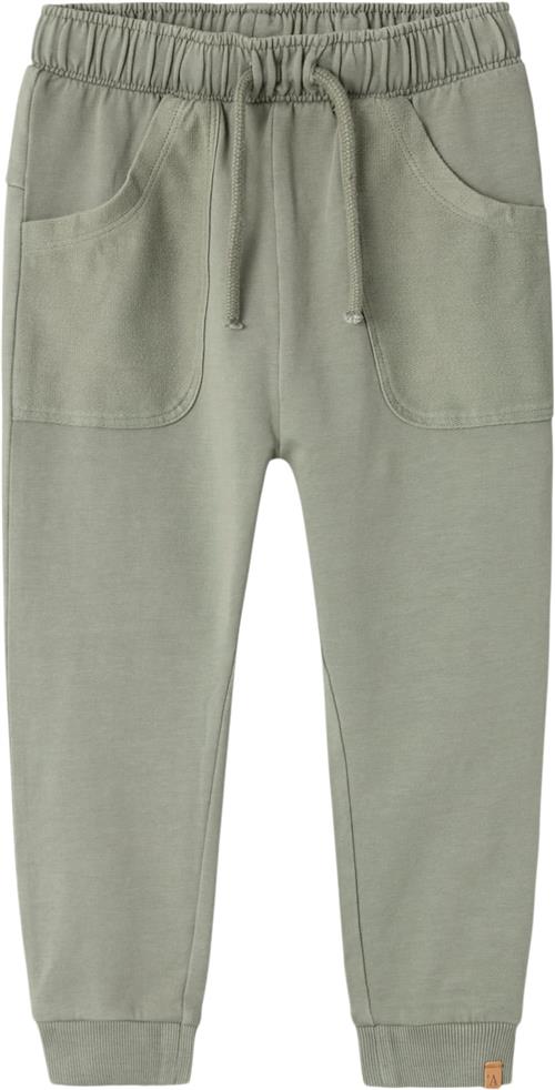 Lil' Atelier Nmmomads Nreg Sweat Pant LIL Str 98 - Seagrass Bukser Bomuld hos Magasin