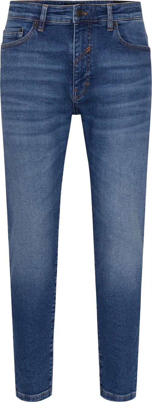 Se Drykorn 260135 West 888 Mand Blau Jeans Str 34-34 - hos Magasin ved Magasin