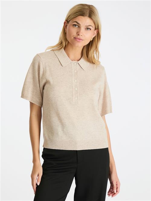 Se Neo Noir Gracie Knit Polo Tee Kvinde Sand Melange Sweaters Str 38 - hos Magasin ved Magasin