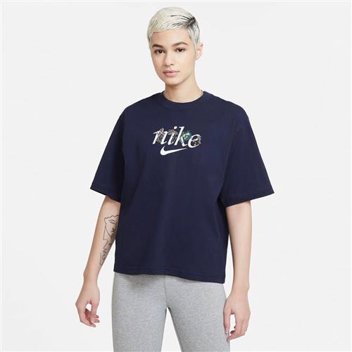 Se Nike Sportswear T Shirt S - Trænings T-shirts Bomuld hos Magasin ved Magasin