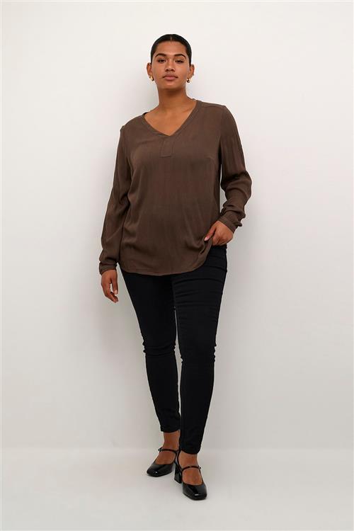 Se Kaffe Curve Kcami LS Blouse Kvinde Major Brown Langærmede Bluser Str 44 - hos Magasin ved Magasin