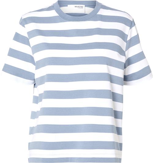 Se Selected Femme Slfessential SS Striped Boxy TEE NO Kvinde Endless Sky/bright White - Wide Kortærmede T-shirts Str L - hos Magasin ved Magasin