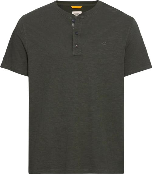 Se Camel Active NOS Henley 1/2 Mand Leaf Green Kortærmede T-shirts Str L - hos Magasin ved Magasin