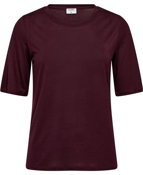 Se Filippa K Elena Tee Kvinde Burgundy Kortærmede T-shirts Str S - hos Magasin ved Magasin