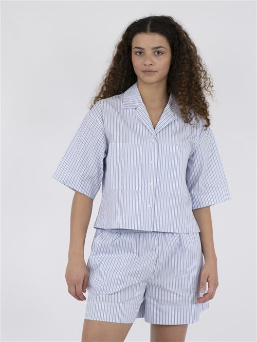 Se Neo Noir Ginna Stripe Shirt Kvinde Light Blue Kortærmede Skjorter Str 40 - hos Magasin ved Magasin