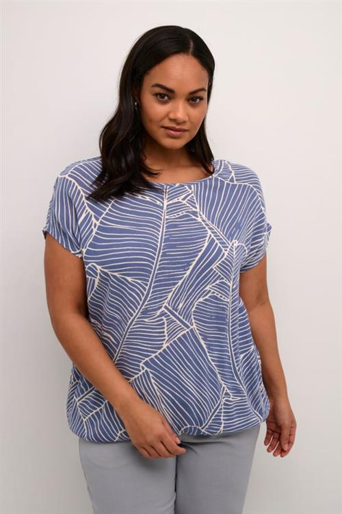 Se Kaffe Curve Kcami Stanley Printed Kvinde Indigo Blue/turtledove Leaf Kortærmede Bluser Str 44 - hos Magasin ved Magasin