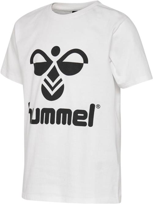 Se Hummel Hmltres Tshirt S/S Str 8 år / 128 cm - Hvid Kortærmede T-shirts hos Magasin ved Magasin