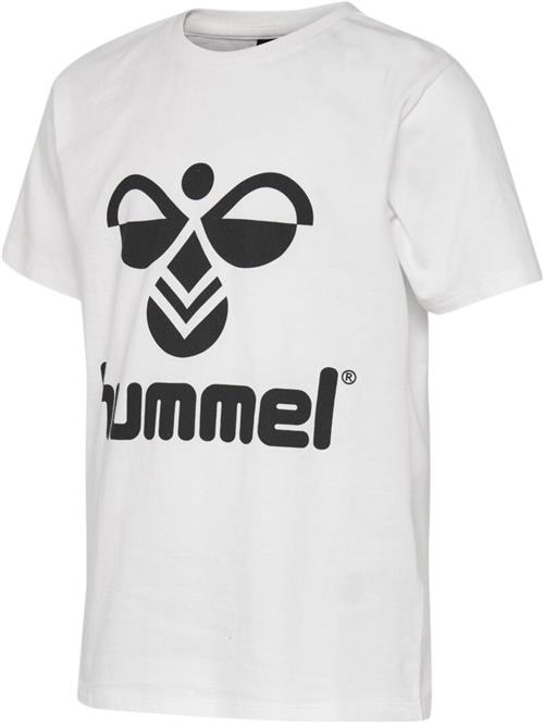 Se Hummel Hmltres Tshirt S/S Str 11 år / 146 cm - Hvid Kortærmede T-shirts hos Magasin ved Magasin