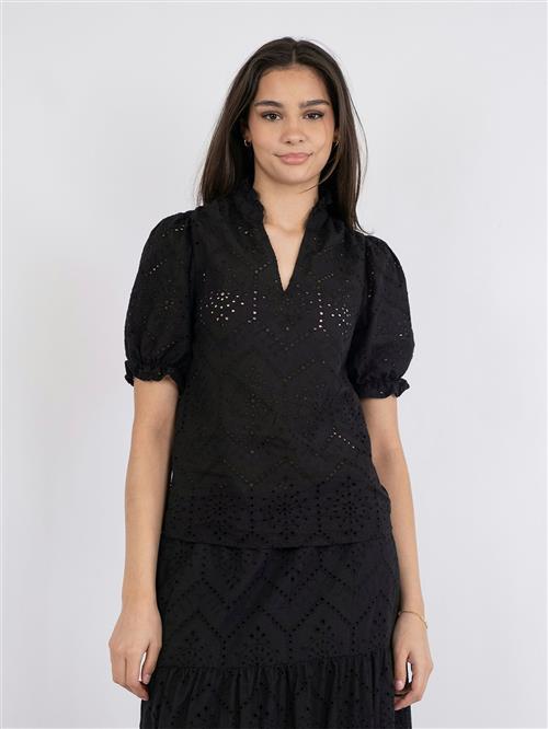 Se Neo Noir Odesa Embroidery Blouse Kvinde Black Kortærmede Bluser Str 34 - hos Magasin ved Magasin