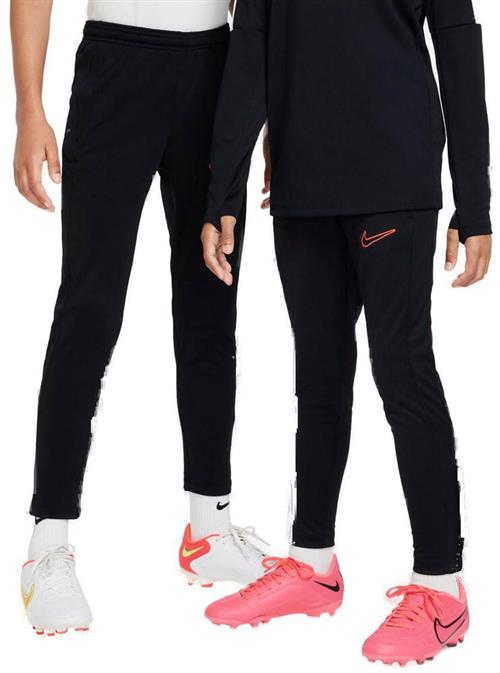 Se Nike Drifit Academy Bukser 137-147 / M - Træningsbukser hos Magasin ved Magasin