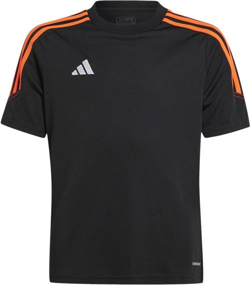 Se adidas Tiro 23 Club Tshirt 128 - T-shirts hos Magasin ved Magasin