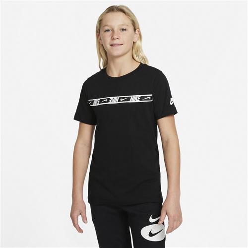 Se Nike Sportswear T Shirt 122-128 / XS - T-shirts hos Magasin ved Magasin