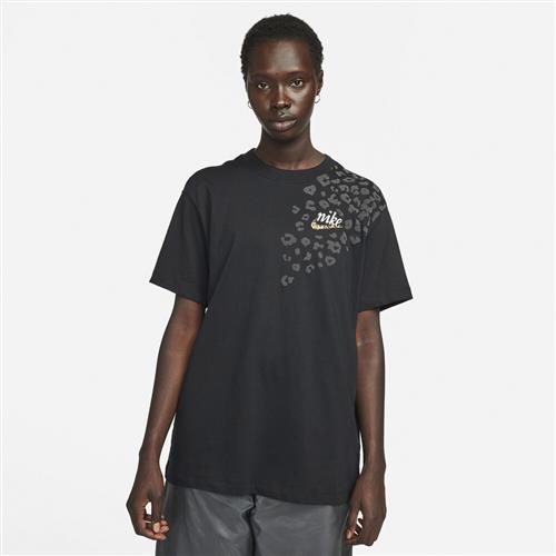 Nike Sportswear Boyfriend Fit T Shirt S - Trænings T-shirts hos Magasin