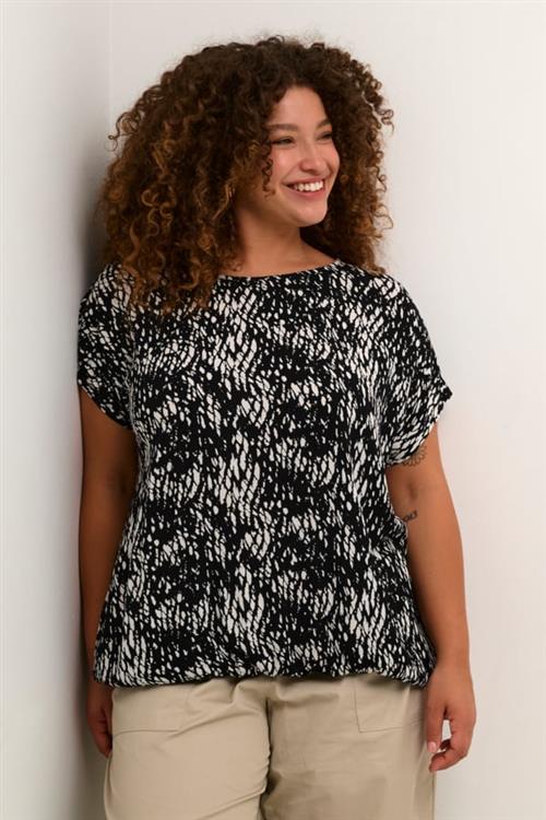 Kaffe Curve Kcami Stanley Printed x Kvinde Black/white Graphic Snake Kortærmede Bluser Loose Fit Str 46 - hos Magasin