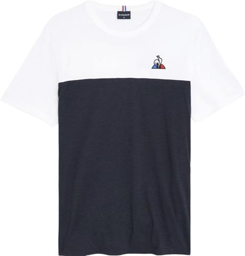 Se Le Coq Sportif Saison 1 TEE SS N°2 M N.Optica Mand White Kortærmede T-shirts Str L - Bomuld hos Magasin ved Magasin