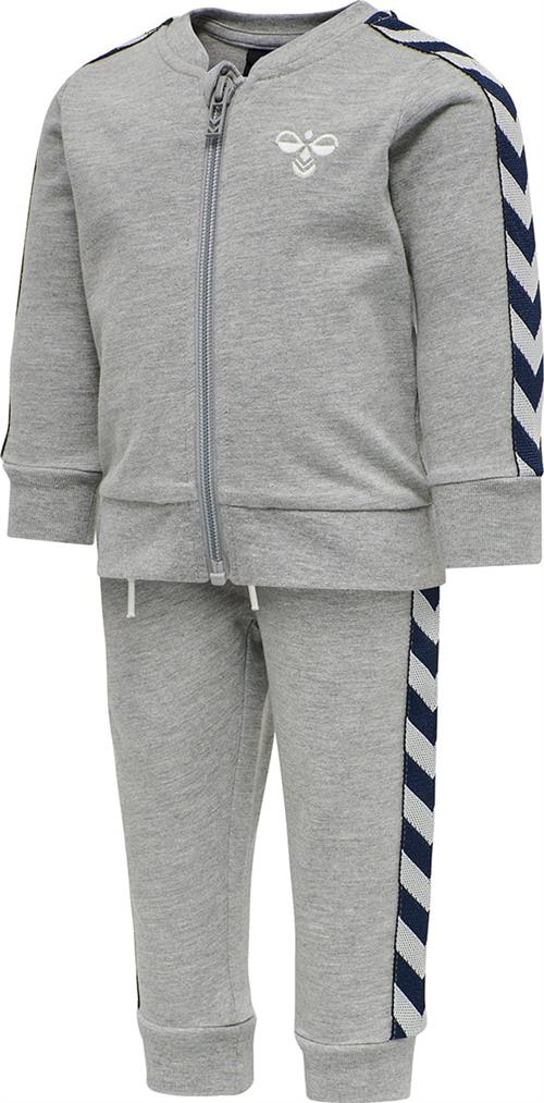 Hummel Hmlbille Tracksuit Str 2 år / 92 cm - Grå Sweatshirts Bomuld hos Magasin