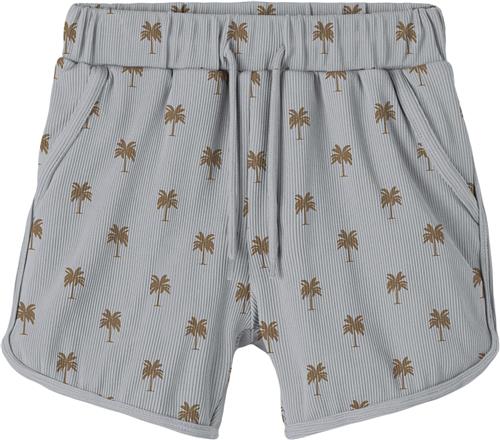 Se Lil' Atelier Nmmfagmo Loose Swim Shorts LIL Str 80 - Harbor Mist Badebukser hos Magasin ved Magasin