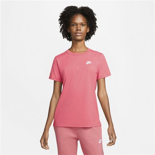 Se Nike Sportswear Club T Shirt S - Trænings T-shirts hos Magasin ved Magasin