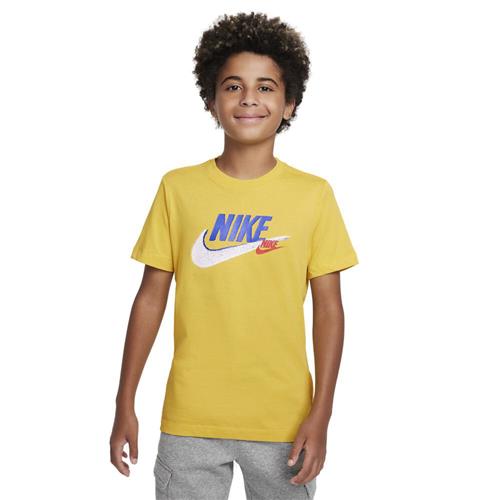 Se Nike Sportswear Standard Issue T Shirt 158-170 / XL - T-shirts hos Magasin ved Magasin