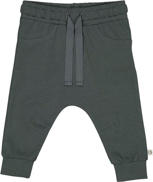 Se Müsli by Green Cotton Cozy me Dart Pants Baby Str 92 - Balance Green Bukser Bomuld hos Magasin ved Magasin