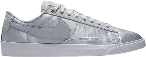 Se Nike Blazer Low SE Sneakers Kvinde Sort Sneakers Str 39 - Læder hos Magasin ved Magasin