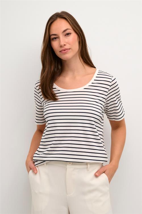 Se Culture Cudeia Oneck Tshirt Kvinde White/salute Stripe Kortærmede T-shirts Str M - hos Magasin ved Magasin