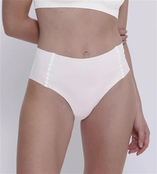 Se Sloggi Sloggi Zero Feel 2.0 High Waist Højtaljede Trusser Str L - hos Magasin ved Magasin