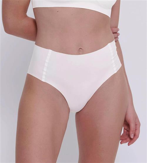 Se Sloggi Sloggi Zero Feel 2.0 High Waist Højtaljede Trusser Str M - hos Magasin ved Magasin