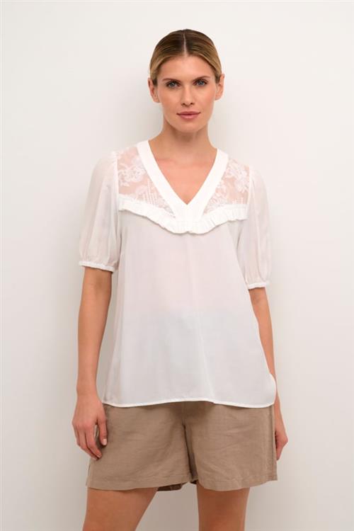 Se Culture Cuasmine SS Blouse Kvinde Spring Gardenia Kortærmede Bluser Str XS - hos Magasin ved Magasin