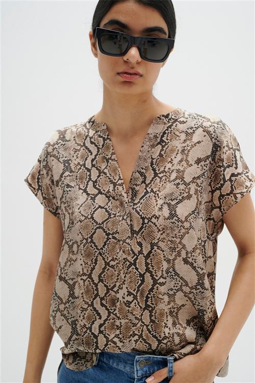 Se InWear Liraiw Print Top Premium Kvinde Structure Snake Print Kortærmede Bluser Relaxed Fit Str 42 - hos Magasin ved Magasin