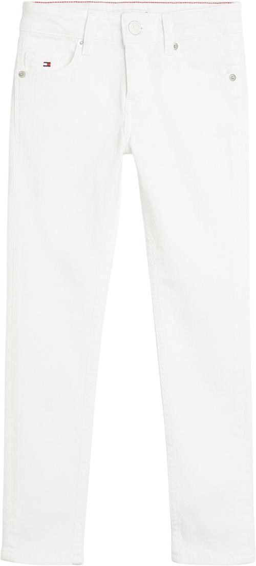 Se Tommy Hilfiger Nora White Str 7 år / 122 cm - White Jeans hos Magasin ved Magasin