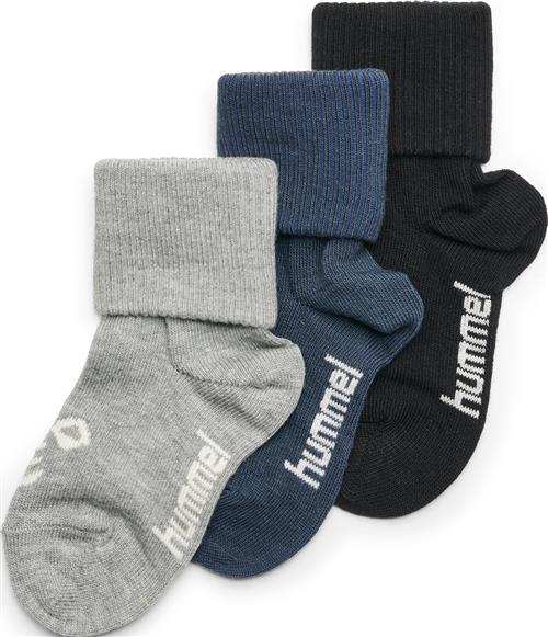 Se Hummel Sora 3pack Sock Str 24-27 - Black/grey Melange/blue Nights Strømper Bomuld hos Magasin ved Magasin