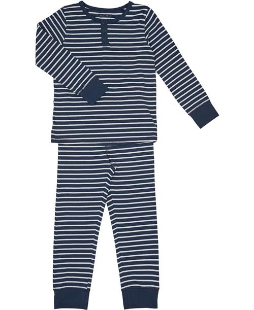 Se BAKITO by Magasin Du Nord Collection BAKITO by Magasin Mason 1G+2G Str 45 ÅR Dress Blues / Star White Stripe Nattøj ved Magasin