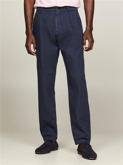 Se Tommy Hilfiger Chino Harlem 1plt Chinolino GMD Mand Desert Sky Chinos Str 30/32 - hos Magasin ved Magasin