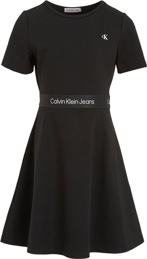 Calvin Klein Short Sleeve Dress With Logo Str 8 år - Beh Kjoler Viskose hos Magasin