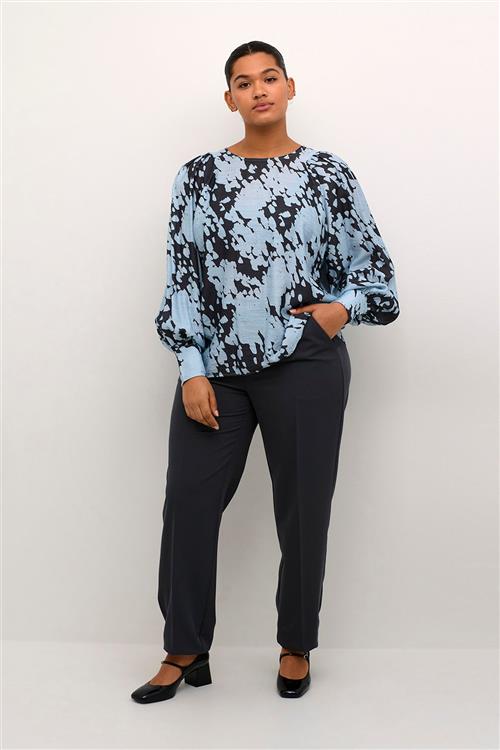 Kaffe Curve Kcluma Blouse Kvinde Grey/blue Graphic Cloud Langærmede Bluser Str 44 - hos Magasin