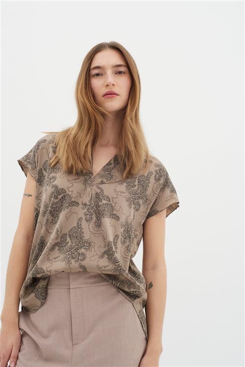 Se InWear Likoiw Print Top Kvinde Paisley Desert Taupe Toppe Tight Fit Str 46 - hos Magasin ved Magasin