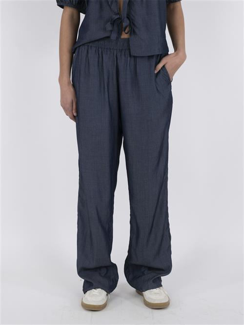 Neo Noir Astra Chambray Pants Kvinde Dark Navy Bukser Med Brede Ben Str 36 - hos Magasin