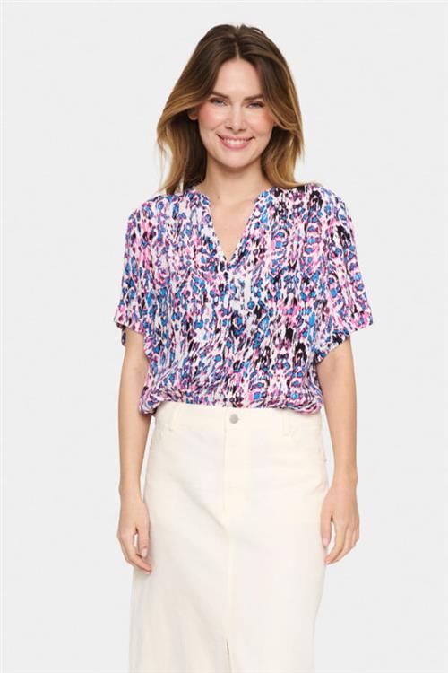 Se Saint Tropez Agnessz SS Top Kvinde Pink C. Ikat Paint Kortærmede Bluser Loose Fit Str XS - hos Magasin ved Magasin