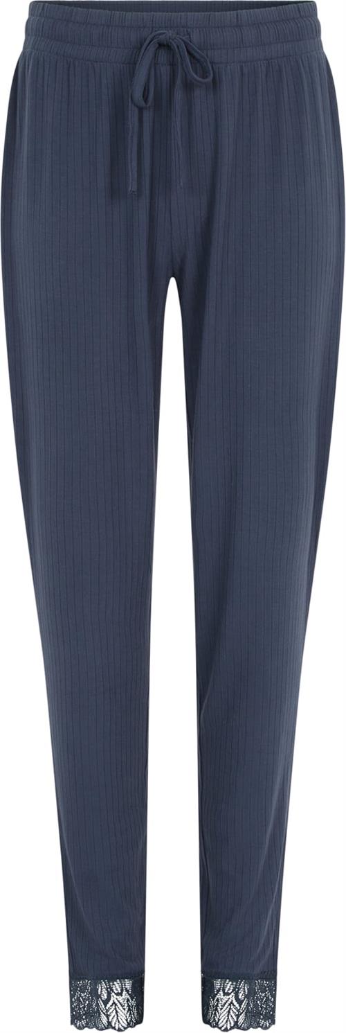 Se Femilet Laurel Trousers Natbukser Str 40 - hos Magasin ved Magasin