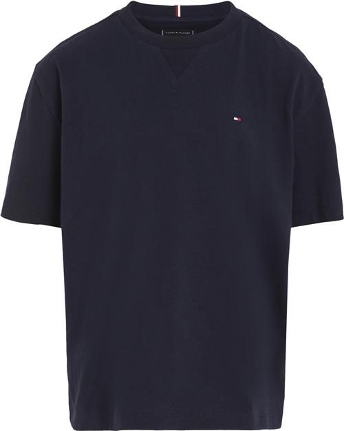 Se Tommy Hilfiger Essential TEE S/S Str 6 år / 116 cm - Desert Sky Kortærmede T-shirts hos Magasin ved Magasin