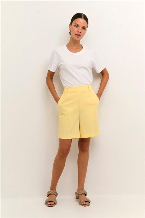 Se Kaffe Kasakura Wide Shorts Kvinde Pale Banana Bermudashorts Str 38 - hos Magasin ved Magasin