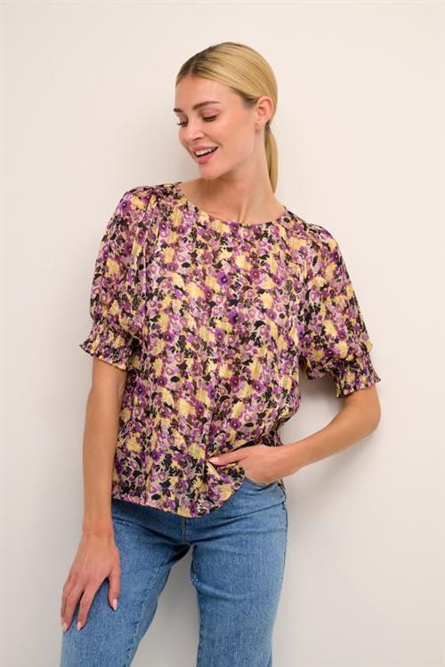 Kaffe Karina Blouse Kvinde Violet/yellow Abstract Flower Kortærmede Bluser Str 40 - hos Magasin