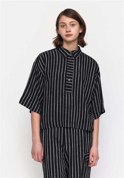 esmé studios Eskasia Boxy Blouse Kvinde Black Pinstripe Kortærmede Bluser Str XS - Viskose hos Magasin