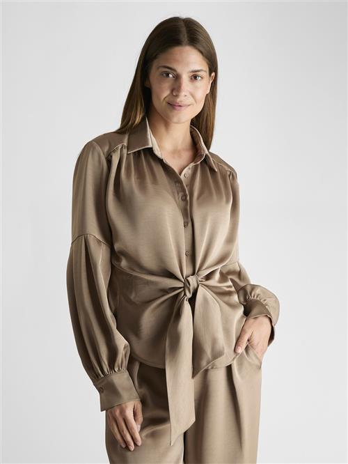 Neo Noir Naja Satin Shirt Kvinde Dark Taupe Langærmede Bluser Str 44 - hos Magasin