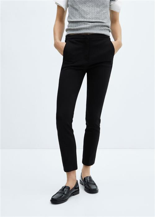 MANGO Crop Skinny Trousers Kvinde Black Bukser Med Smalle Ben Skinny Fit Str 32 - hos Magasin