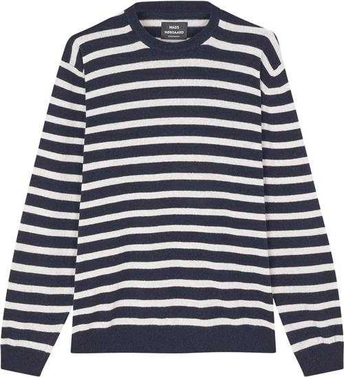 Se Mads Nørgaard - Copenhagen Eco Wool Karsten Stripe Knit Mand Hvid+Blå+Striber Sweaters Str XL - hos Magasin ved Magasin