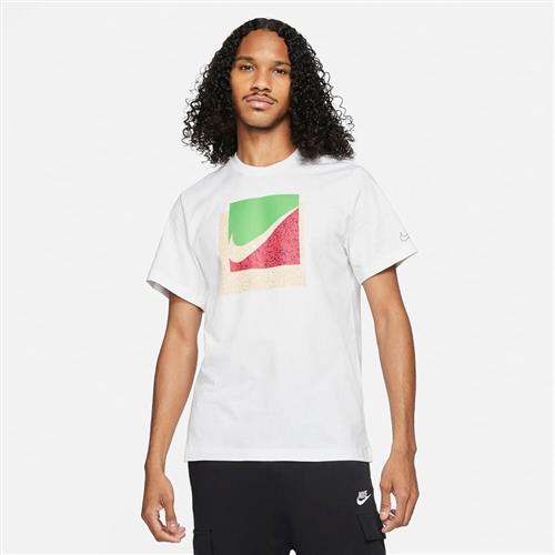 Se Nike Sportswear Brandriff Swoosh Box T Shirt XL - T-shirts hos Magasin ved Magasin