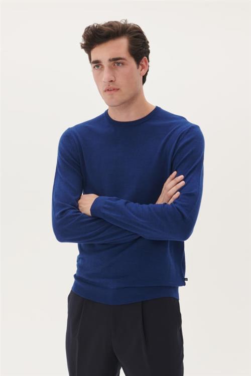 Se Matinique Margrate Merino Mand Navy Peony Melange Sweaters Regular Fit Str XL Merino - hos Magasin ved Magasin