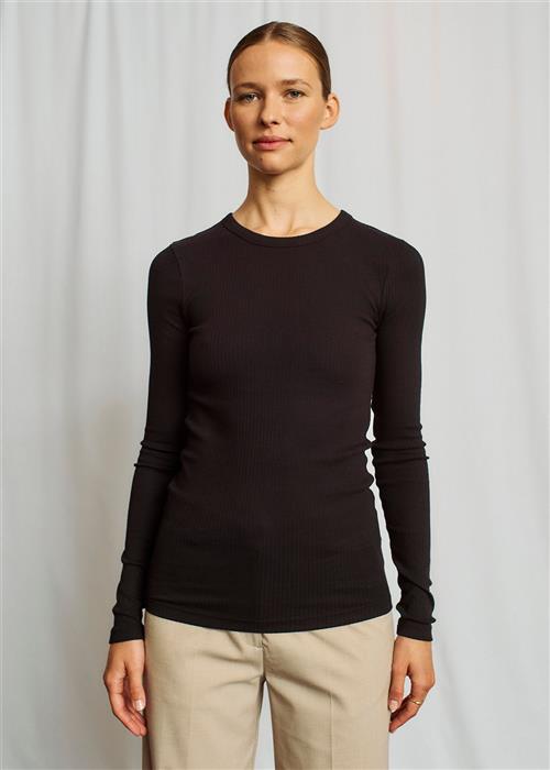 Se Bruun & Stengade BS Margrethe Regular Fit Top Kvinde Black Toppe Str S - hos Magasin ved Magasin